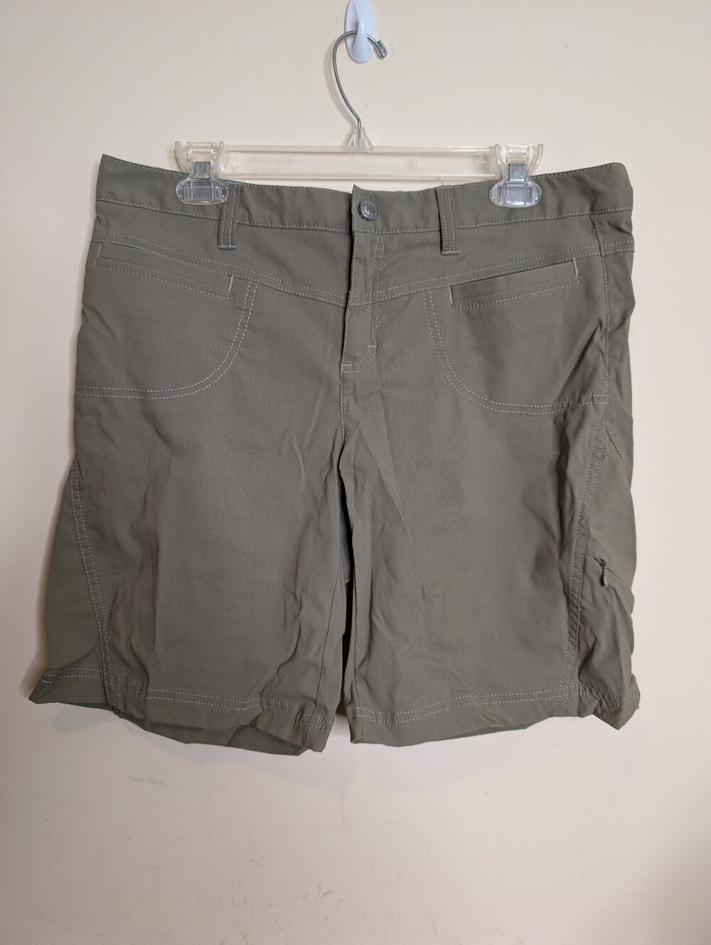 Athleta Womens 12 Bermuda Hiking Shorts Olive Green Nylon Stretch Zip Pocket